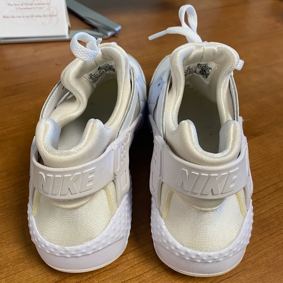 Nine haurrache run sz 5 pure platinum & white. - Picture 2 of 5